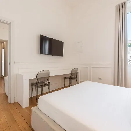 Πανσιόν Pley Boutique Del Centro 2*